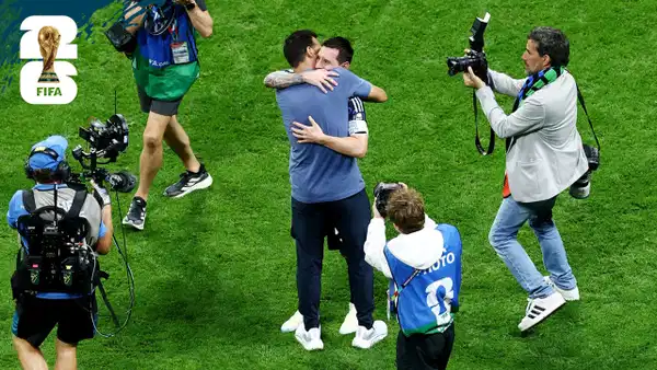 Scaloni'den İngiltere maçı sonrası Messi açıklaması: 'Tarihin en iyisi