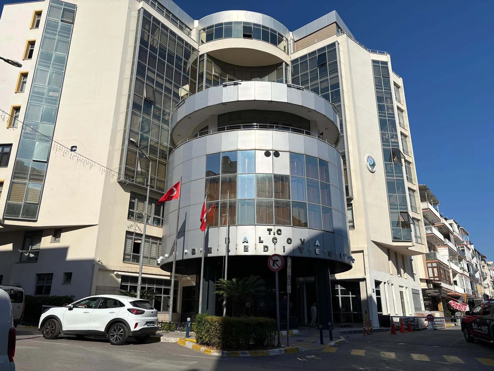 Seferihisar Belediye Başkanı İsmail Yetişkin tutuklandı