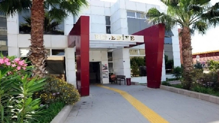 Seferihisar Belediyesi'ne rüşvet operasyonu: 6 gözaltı, Veli Ağbaba iddiası