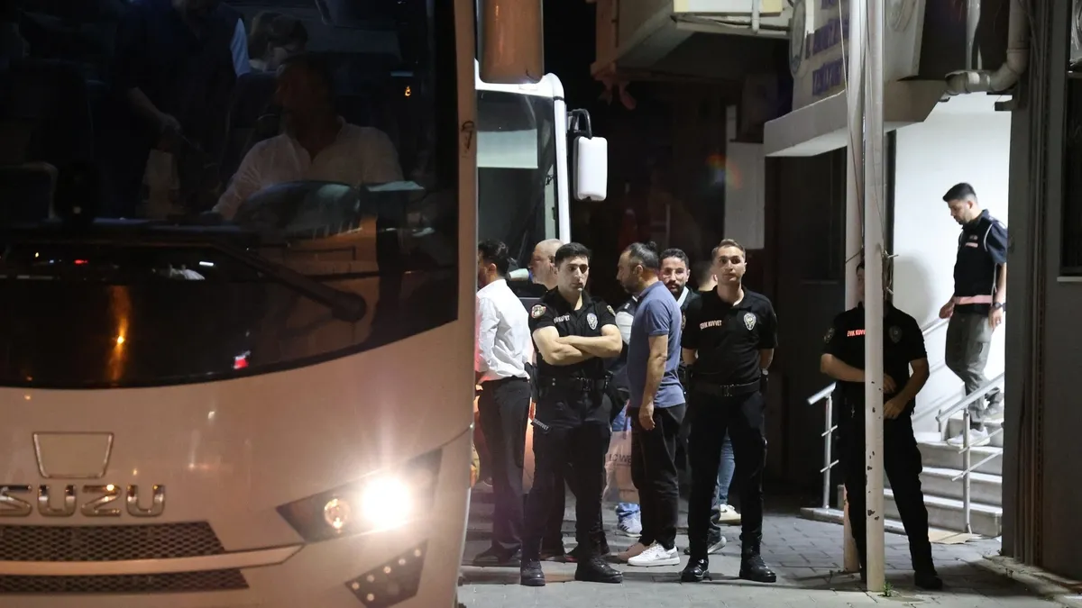 CHP'li Seferihisar Belediyesi’ne rüşvet operasyonu: Başkan Yetişkin adliyede