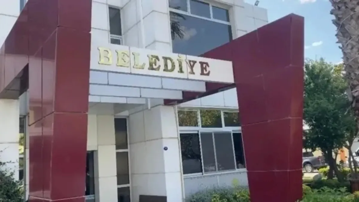 Seferihisar Belediyesi’nde rüşvet itirafı: Poşetler dolusu para ‘çaycı’ çantasıyla taşındı