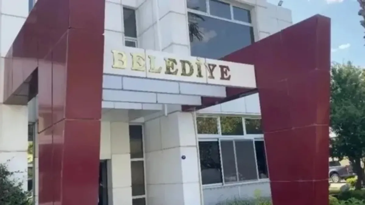 Seferihisar Belediyesi'ne Rüşvet Operasyonu: 43 Gözaltı