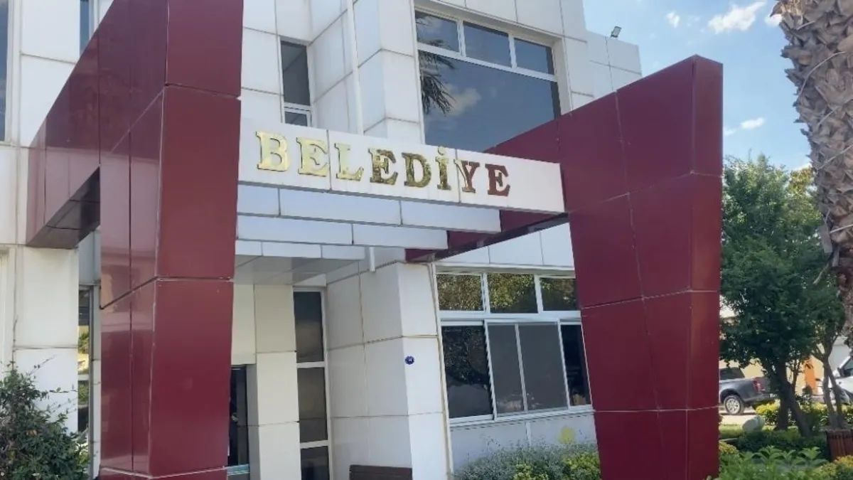 Seferihisar'da Rüşvet Operasyonu: Eski Başkanın Şoförleri Gözaltında