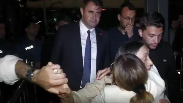 Seferihisar rüşvet soruşturmasında gözaltı sayısı 8'e çıktı: Başkanın eşi de gözaltında