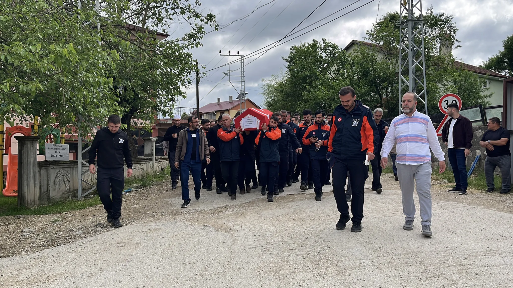 Şehit AFAD görevlisi Ömer Faruk Özkan son yolculuğuna uğurlandı