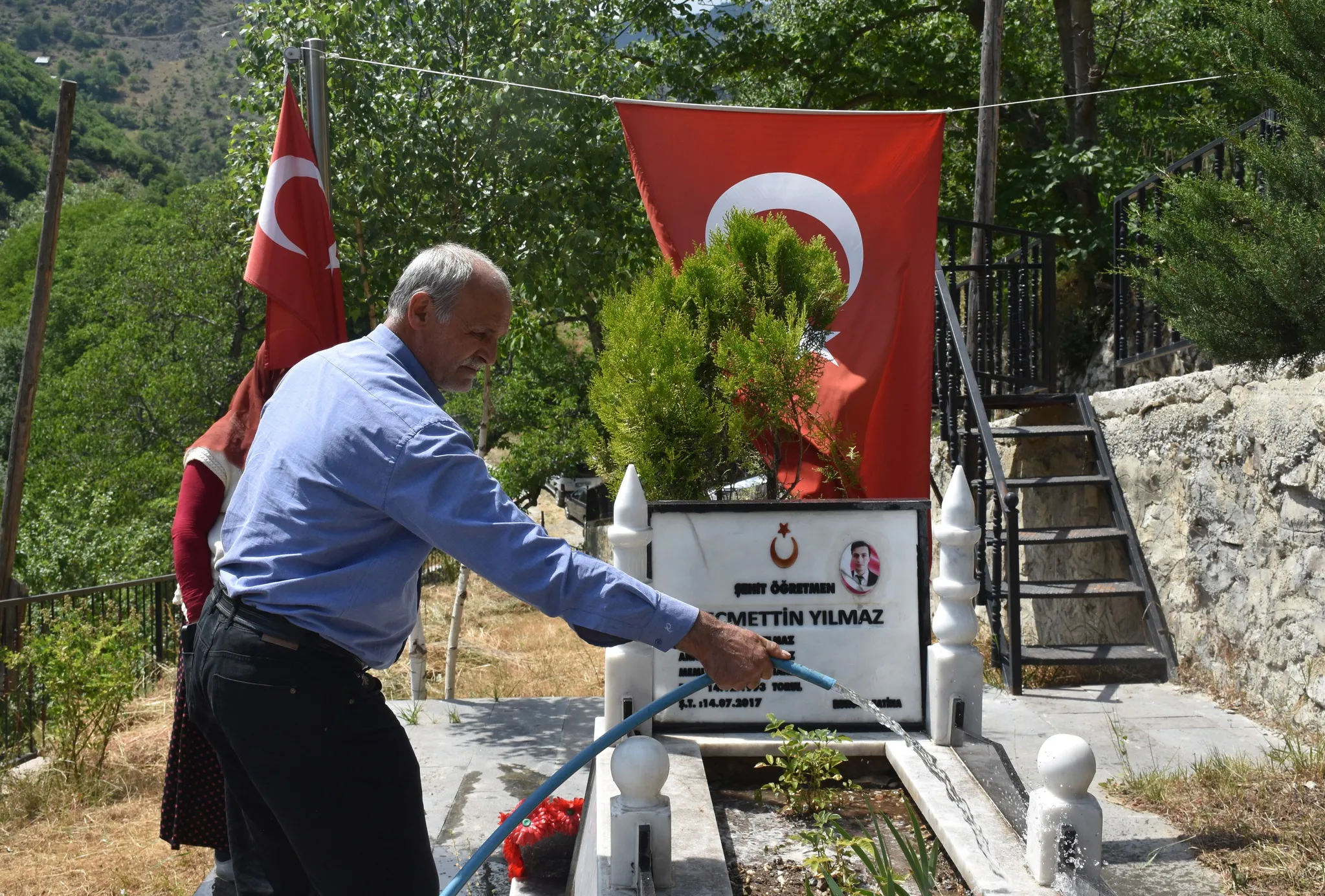 Şehit öğretmen Necmettin Yılmaz kabri başında anıldı