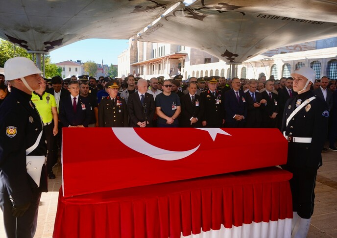 Şehit polis Mehmet Ali Topatan toprağa verildi