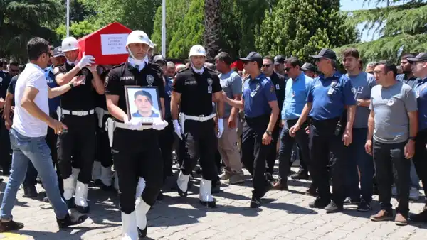 Şehit polis memuru Tayfun Baş son yolculuğuna uğurlandı