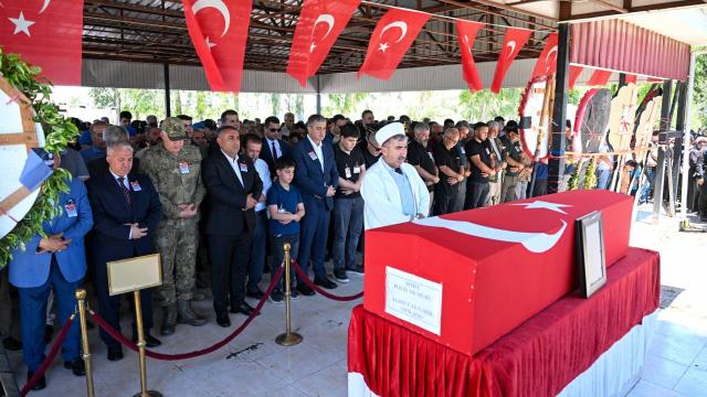 Şehit Polis Aydın Üyenarık Adana'da Son Yolculuğuna Uğurlandı