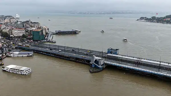 Sel Sonrası İstanbul Boğazı'nda Deniz Kahverengiye Döndü
