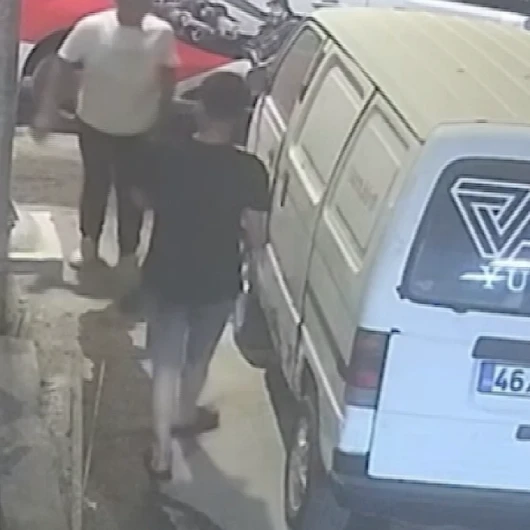 Selam için girdiği kanala düştü: O anlar kamerada