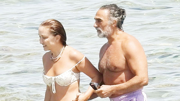 Selim Bayraktar ve Emel Karaköse Çeşme'de Tatilde