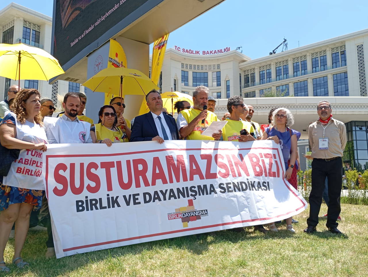 Sendikadan disiplin cezasına tepki: 'Sağlık çalışanlarına gözdağı