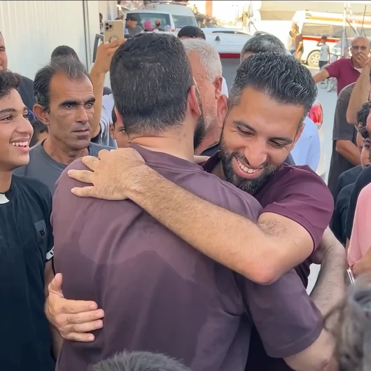 Serbest Bırakılan Filistinli Tutsaklar Han Yunus'ta Coşkuyla Karşılandı