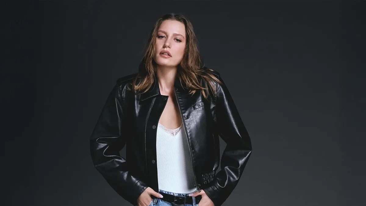 Serenay Sarıkaya'dan Mert Demir Açıklaması: Evlilik Sorusuna Gülümsedi