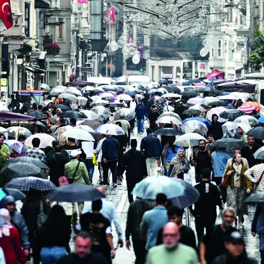 Serin ve Yağışlı Hava Türkiye'yi Vuruyor: Sıcaklıklar 5 Derece Düşecek
