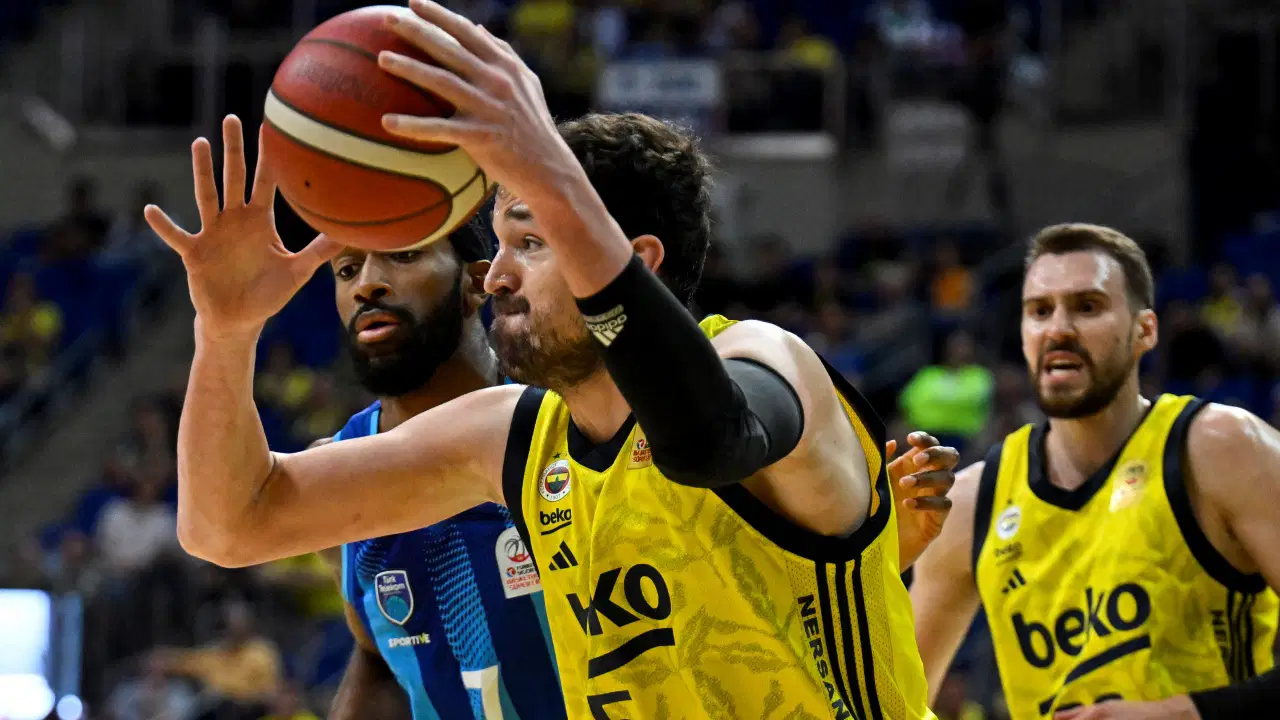 Sertaç Şanlı Fenerbahçe'ye Geri Döndü