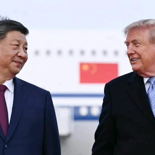 Şi Cinping ve Trump: Havaalanı Karşılaması ve Diplomatik Mesajlar