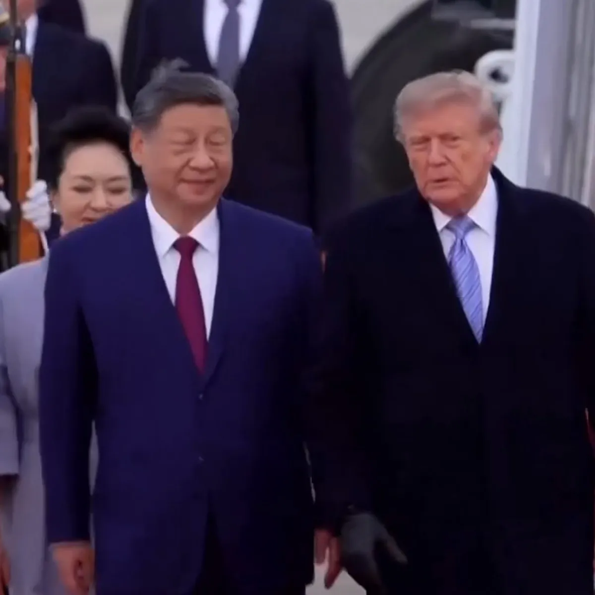 Şi Cinping Washington'da: Trump'tan Havalimanında Karşılama