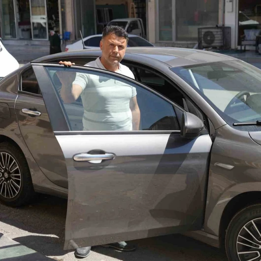 Sıfır Araç Aldı Hayatının Şokunu Yaşadı: Kepçe ile Ezeceğim