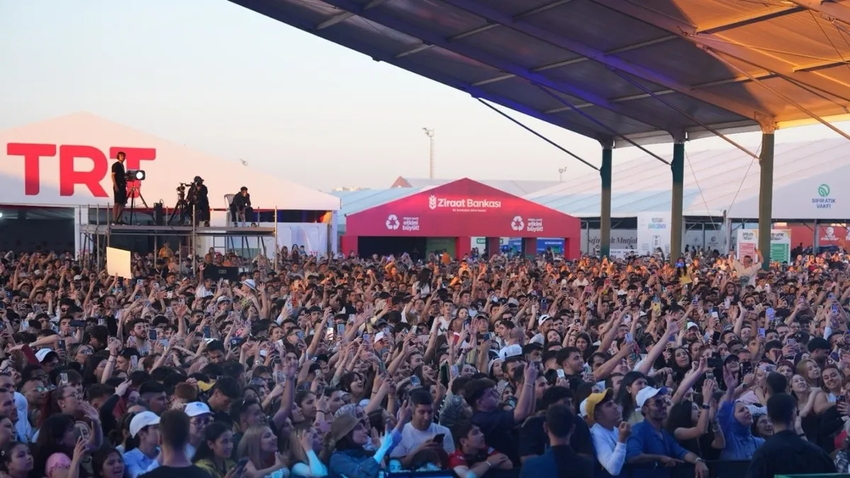 Sıfır Atık Festivali'nde Sefo Konseri: Atatürk Havalimanı'nda 10 Bin Kişi Coştu