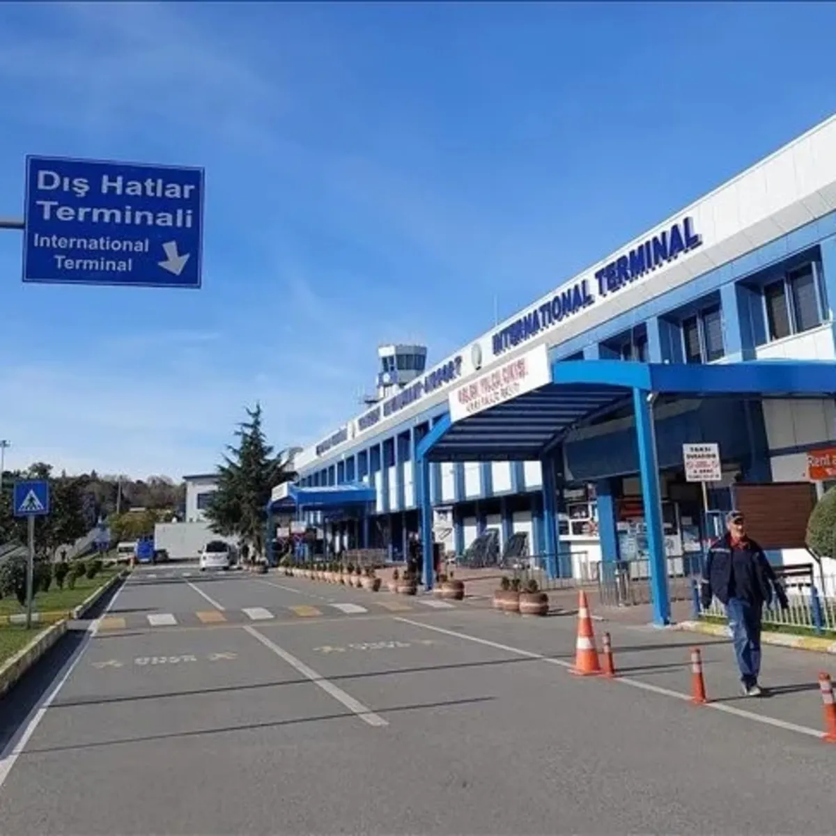 Sigara inadı seferi aksattı: Uçak pistten geri döndü