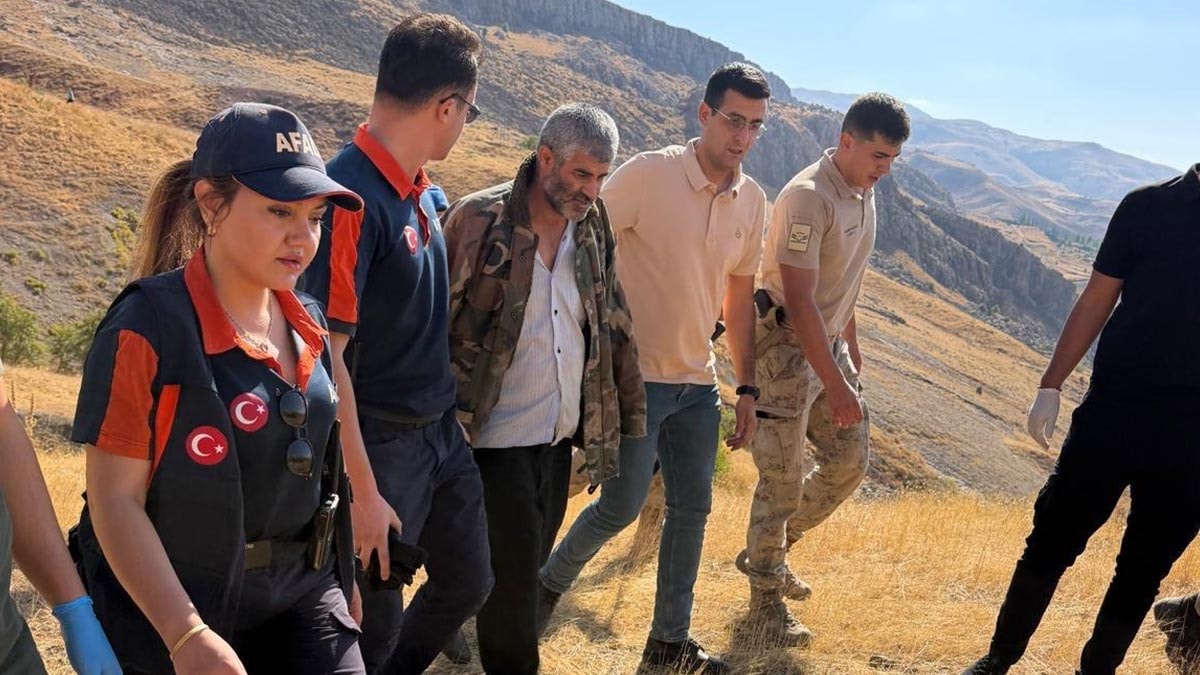 Siirt'te Kayalıklarda Bulunan Zihinsel Engelli Şahıs: 5 Saatlik Arama Kurtarma