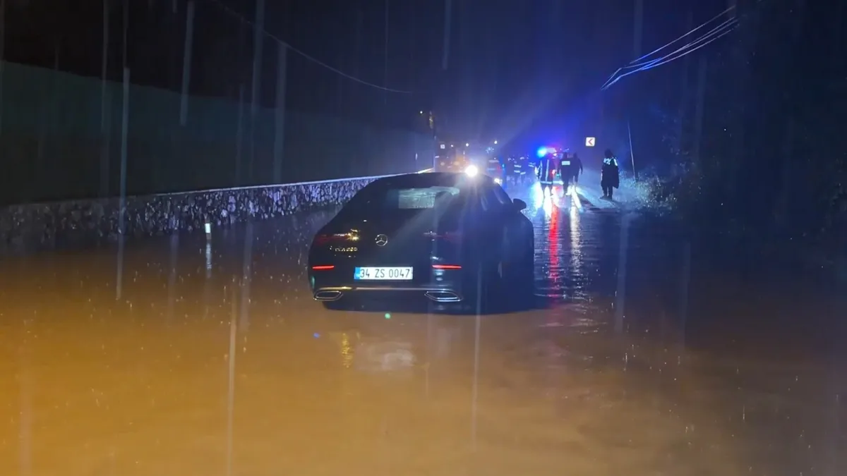 Şile'de Sağanak Alarmı: Suda Mahsur Kalan 2 Kişi Kurtarıldı