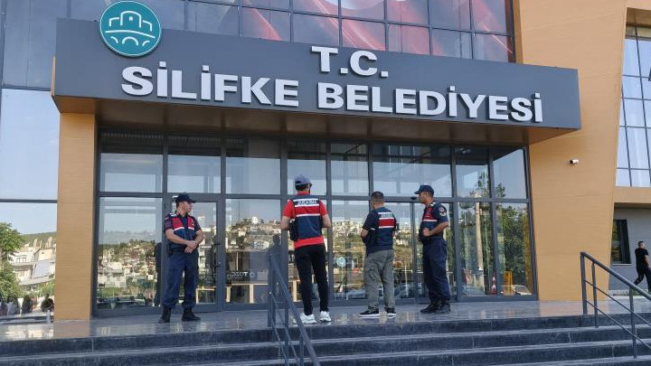 Silifke Belediyesi'ne operasyon: Başkan Mustafa Turgut gözaltında