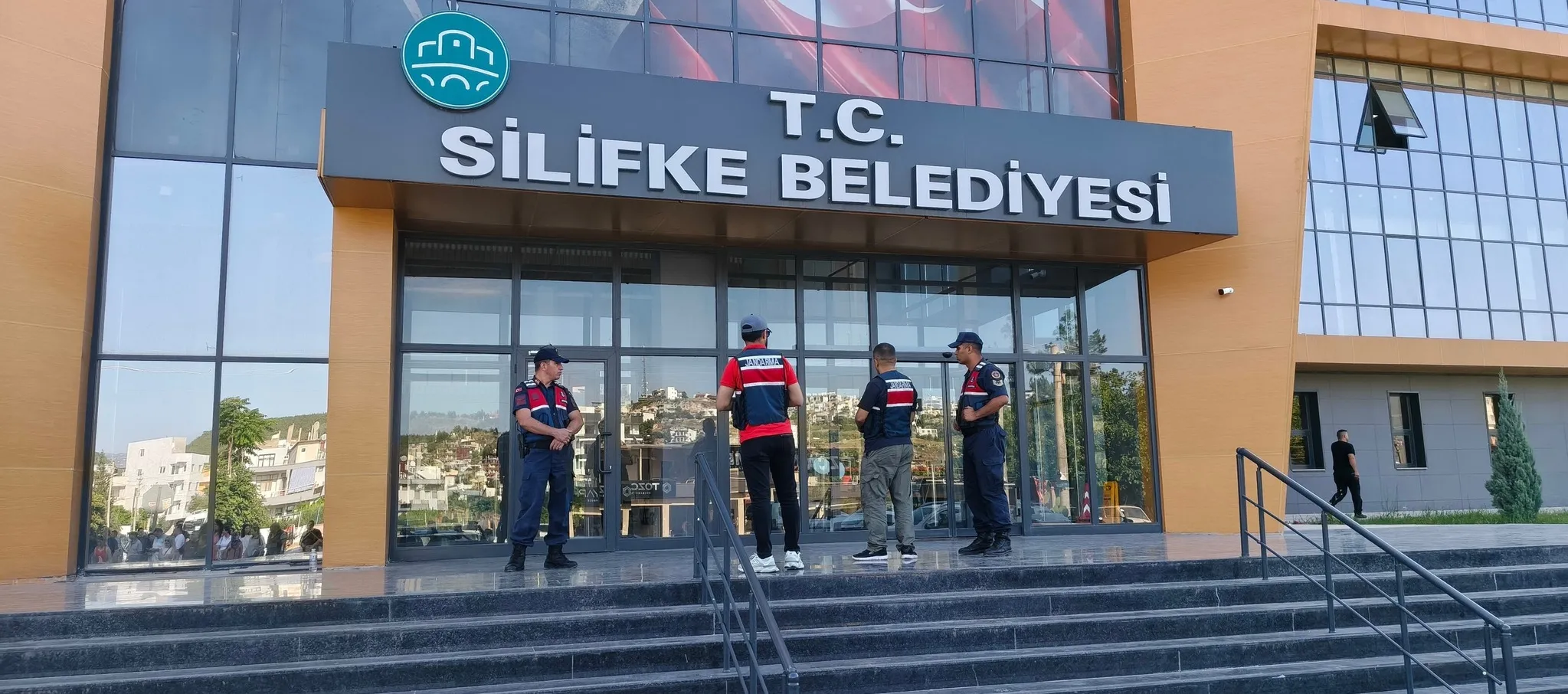 Silifke Belediyesi'ne operasyon: Başkan Mustafa Turgut gözaltında