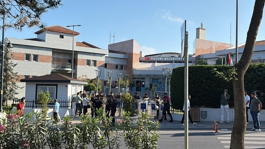 Silivri Belediye Başkanı Bora Balcıoğlu ve 10 kişi yolsuzluk soruşturmasında tutuklandı