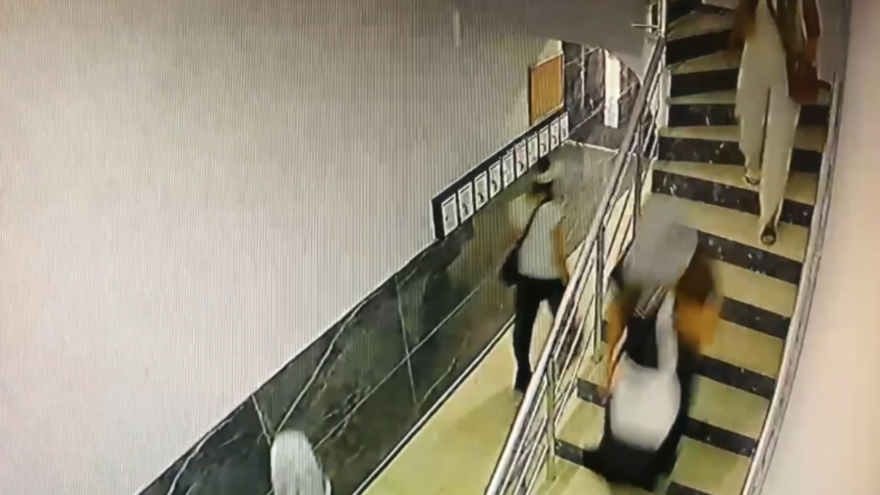 Silivri'de Olumsuz Hava Koşulları: Denize Girmek 3 Gün Yasaklandı