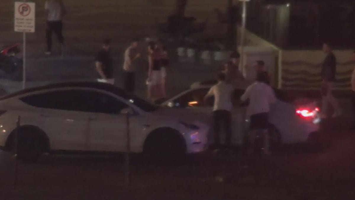 Silivri'de eğlence kulübü çıkışında kadın kavgası: 2 gözaltı