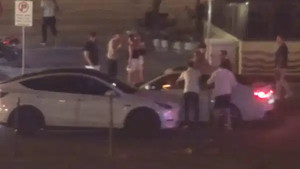 Silivri'de gece kulübü çıkışı kadınlar arasında kavga: Tekme ve tokatlar havada uçuştu