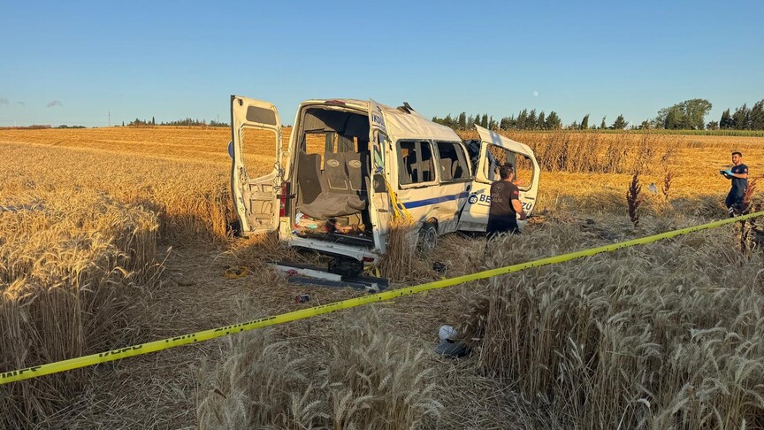Silivri'de minibüs devrildi: 2 ölü, 10 yaralı