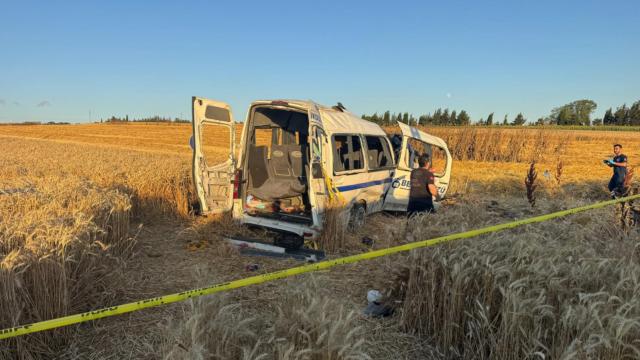 Silivri'de minibüs devrildi: 2 ölü, 10 yaralı