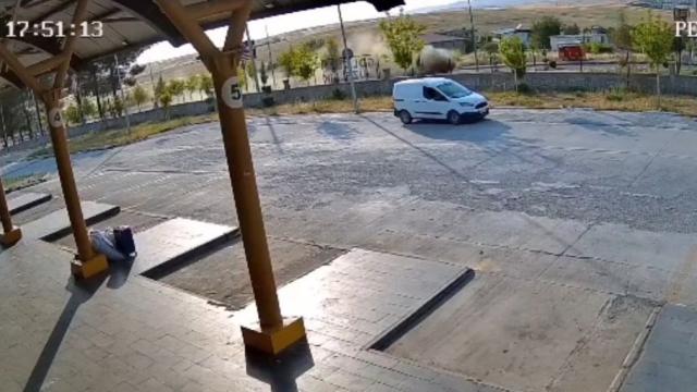 Silvan'da Takla Atan Otomobil Metrelerce Sürüklendi: 3 Yaralı
