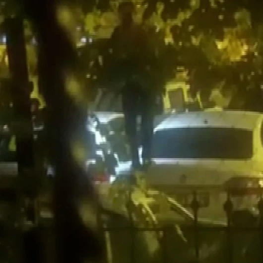 Sincan'da Yediemin Otoparkında Araçların Üzerinde Zıplayan Şahıs Kamerada
