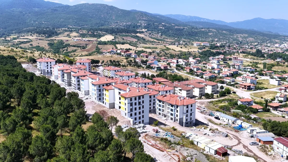 Sındırgı'da deprem konutları hızla yükseliyor: 1180 bağımsız bölüm tamamlanıyor