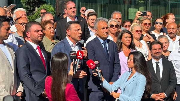 Sinem Dedetaş'ın Gözaltına Alınmasına Özgür Çelik'ten Tepki: 'İki Yıldır Seçilmişlere Psikolojik İşkence Yapılıyor
