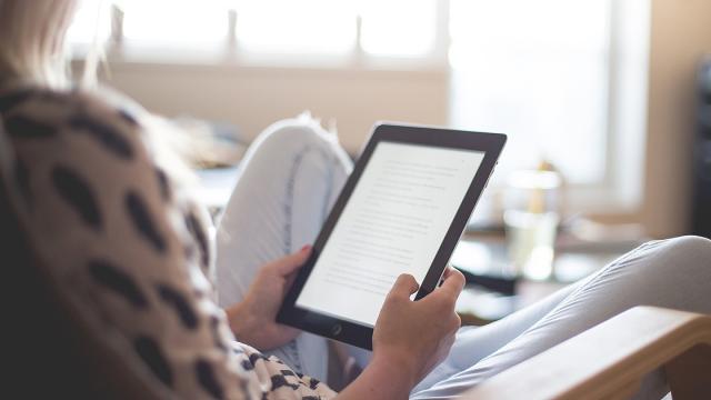 Singapur'da 'Doomscrolling'e Karşı Kitap Okuma Teşviki: Para Ödülü