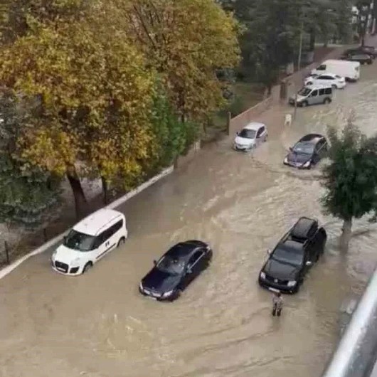 Sinop Ayancık'ta Sağanak Felç Etti: Yollar Göle Döndü