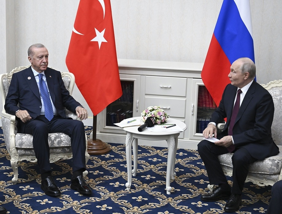 ŞİÖ Zirvesi ve Erdoğan-Putin Görüşmesi: Türkiye'nin Yeni Denge Arayışı