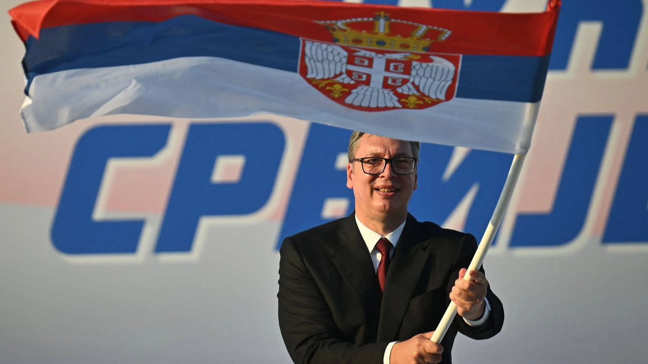 Sırbistan Erken Seçime Gidiyor: Vucic İstifa Etti