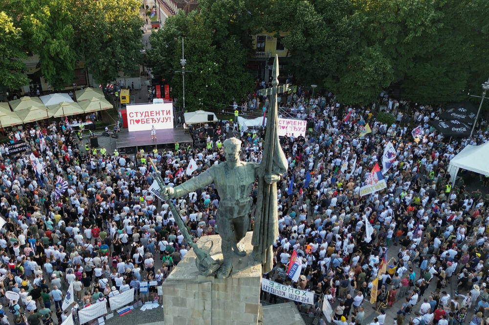Sırbistan'da Vucic protestoları dinmiyor: İstifa kararı yeterli görülmedi