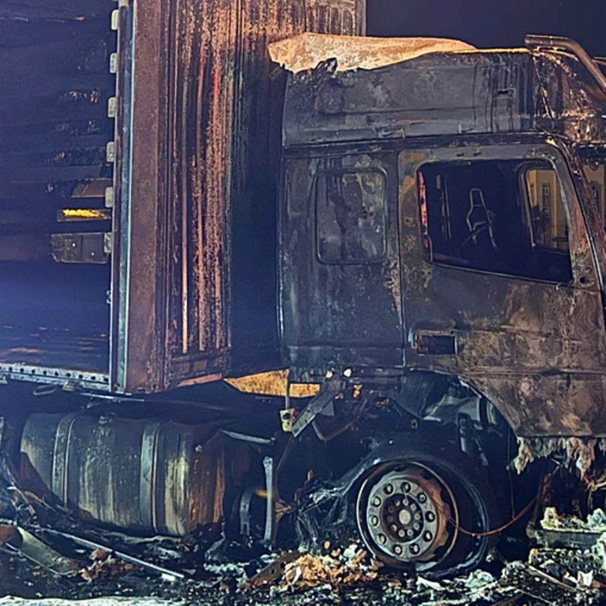 Şırnak'ta TIR yangını: Sürücü son anda kurtuldu