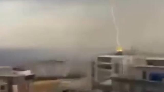 Şırnak'ta 8 Katlı Binaya Yıldırım Düştü: Yangın Paniği
