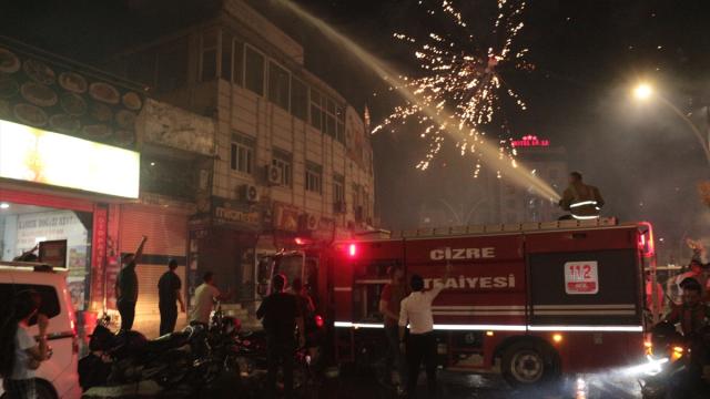 Şırnak'ta Havai Fişek Yangını: 3 İş Yeri ve Araç Zarar Gördü