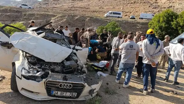 Şırnak'ta Otomobil Şarampole Devrildi: 2 Ölü, Yaralılar Var