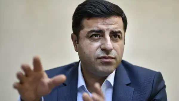 Sırrı Sakık, Demirtaş ile görüştü: 'Barış ve tutsaklık çelişkisi